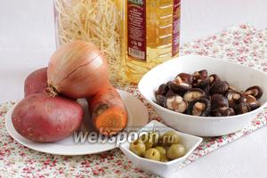 Для грибного супа возьмём все продукты по списку. Обычно грибной суп подразумевается с лапшой, но можно сделать более прозрачный бульон и лапшу не добавлять. Оливки я добавляю для лёгкой кислинки во вкусе, опять же, всё по желанию.
