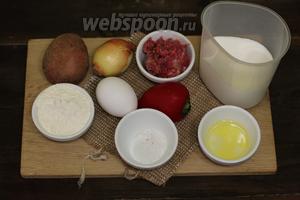 Для приготовления нам понадобятся такие продукты: мука пшеничная, молоко, соль, масло подсолнечное, яйцо куриное, картофель, свиной фарш, лук репчатый, перец сладкий, лук зелёный, укроп, сыр твёрдый.