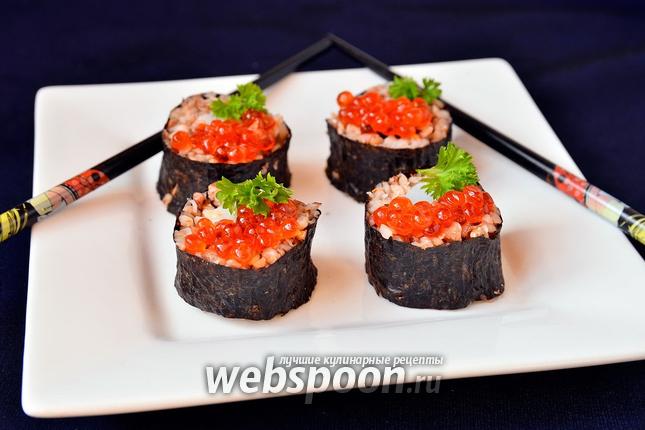 Фото Роллы с кальмарами и красной икрой