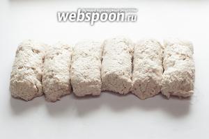 Вот так выглядят готовые (с точки зрения мясника) баварские «войлочные» колбаски, потому что они похожи на комки свалянной шерсти. Именно на этой стадии готовности их пускают в продажу. Кстати, употреблять их полагается очень быстро, хранить — максимум 1 сутки, да и то в холодильнике. В морозильнике — категорически нельзя, структура рушится.