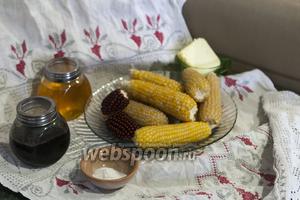 У нас есть специальная кукурузка для приготовления попкорна. Чёрную свекольную патоку мы приготовили раньше. Приготовим себе простой снек (десерт) к чаю или к кофе — сладкий попкорн с топпингом из мелассы и мёда.