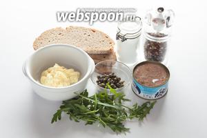 Из приведённого количества майонеза и рукколы можно приготовить от 3 до 6 сэндвичей, в зависимости от того, насколько щедро наносить начинку. Каперсы абсолютно не обязательны, или их можно при желании заменить мелко нарезанным маринованным огурцом. Рыбные консервы, думаю, подойдут любые, лишь бы рыба не была в томатном соусе.