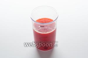 Чуть больше 1/2 объёма формы (450 мл из 700 мл) у нас будет занимать жидкость. Но жидкость эта будет состоять из апельсинового сока и воды, в которой размачивается желатин. Вода тоже нужна — она увеличивает прозрачность желе, делает его красивее.