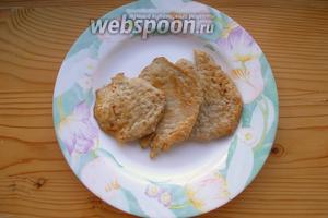 Откладываем мясо в сторону. Накрываем крышкой или помещаем в закрытый контейнер, чтобы сохранить тепло.
