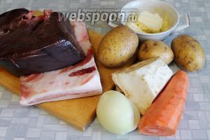 Для приготовления паштета взять печень, сало, картофель, сельдерей, лук, морковь, масло, пряности.