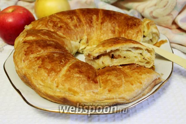 Фото Рулет слоёный с яблоками