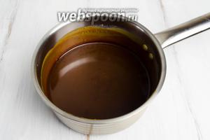 В первую очередь нужно приготовить карамельный соус с добавлением к сахару сока лимона, соли, сливок (готовить в пропорциях, которые указаны в моём рецепте).