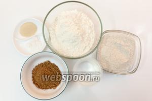 Для приготовления нам понадобится соль, мёд, мука ржаная, мука пшеничная, какао, дрожжи, вода, подсолнечное масло.
