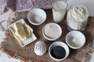 Для приготовления будем использовать следующие продукты: молоко, масло сливочное, ванильный сахар, яйца куриные, разрыхлитель, сахар, муку, мак, арахис, сахарную пудру.