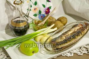 Все базовые продукты готовы: рыба очищена, картофель охлаждён, овощи вымыты. Приступаем к нарезке 1 порции рыбного экспресс-салата.