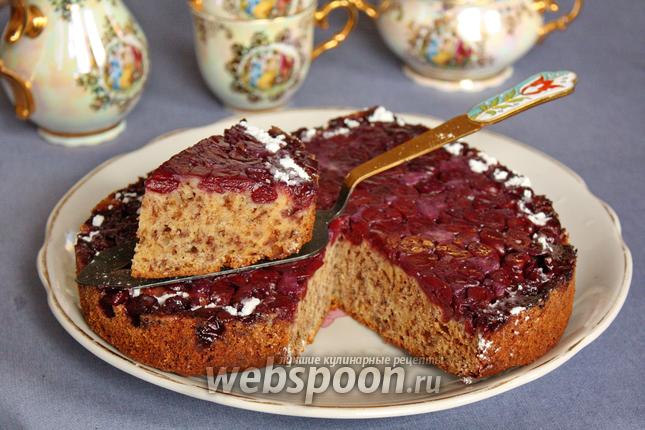 Фото Вишнёвый торт-перевёртыш с рубленными орехами