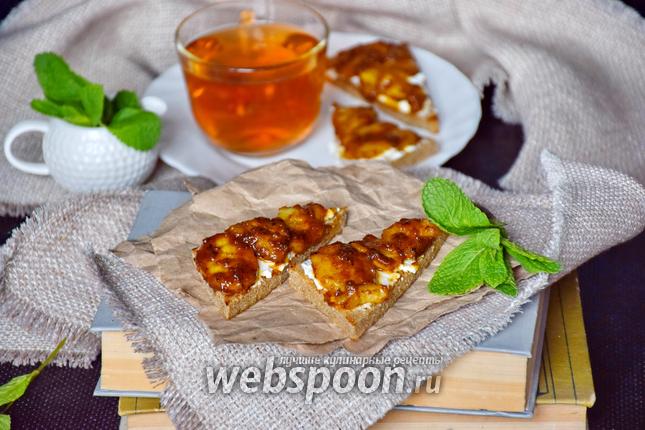Фото Кростини с творогом и бананом