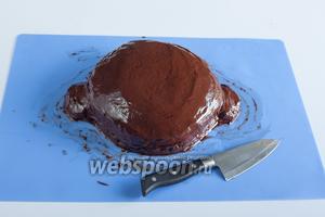 Потом я разгладила крем широким ножом (и дала себе зарок купить, наконец, для этой цели нормальную лопатку).