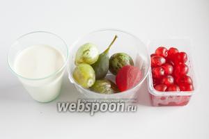 Декор у меня будет из взбитых сливок, парочки коктейльных вишен и других кондированных фруктов. Однако, его можно было бы сделать и из глазури, мастики или марципана, а то и и из всего этого, вместе взятого.