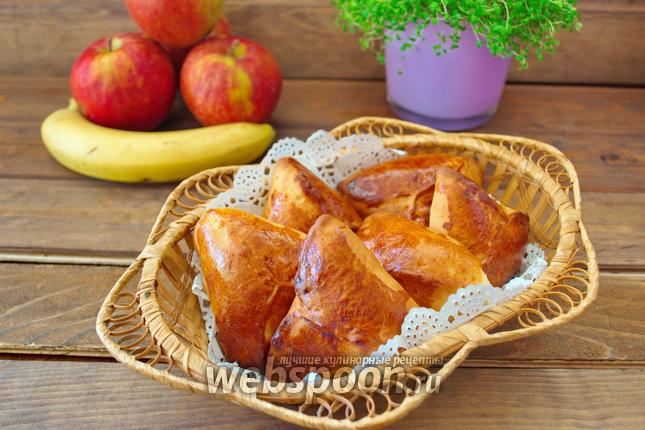 Фото Дрожжевые пирожки с капустой и грибами в духовке
