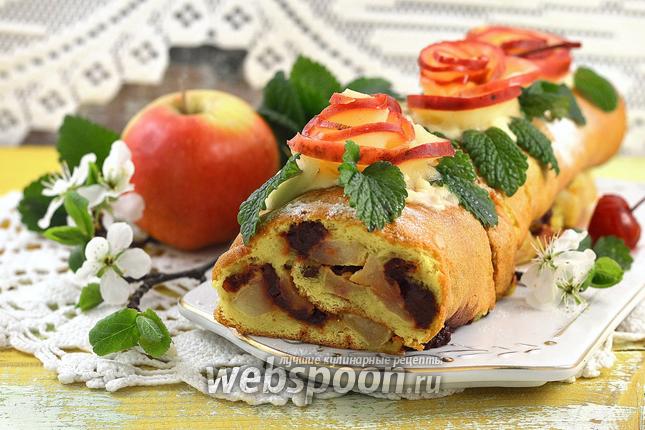 Фото Быстрый рулет с яблоками и консервированной вишней