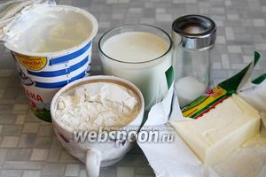 Для теста взять кефир, сметану, масло (82,5%), муку, соль и разрыхлитель.