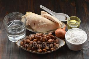 Для работы нам понадобится фасоль, куриное филе, лук, масло подсолнечное, мука, соль, перец чёрный молотый, вода.