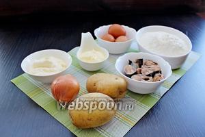 Приготовим ингредиенты для теста: мука, яйца, майонез, сметана, соль и разрыхлитель. И для начинки картофель, лук, соль, перец и сайру консервированную в масле, и масло для смазывания формы.
