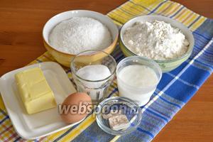Ингредиенты: свежие дрожжи, сливочное масло, кефир, сахар, мука, а также яйца и кокосовая стружка.