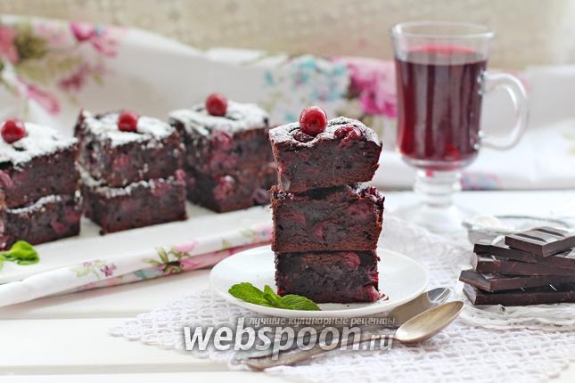Фото Брауни с консервированной вишней