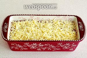 Запеканку покрыть сыром.