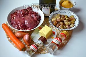 Ингредиенты: куриная печень, печёные каштаны, лук-шалот, морковь, просекко, сливочное масло, соль и перец по вкусу, мускатный орех, цедра лимона.