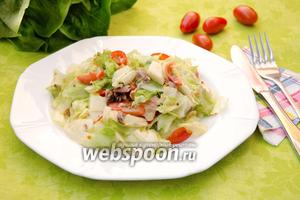 Салат с консервированным тунцом и сулугуни