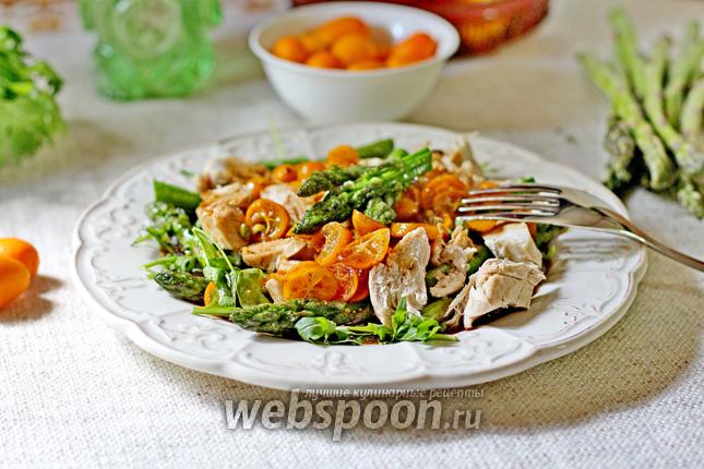 Фото Салат с кумкватом, курицей и спаржей