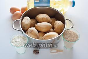 Базовый способ приготовления теста и использования компонентов я уже описала в рецепте простых картофельных крокетов . Как только поставили вариться картошку, нужно сразу приступить к приготовлению начинки.