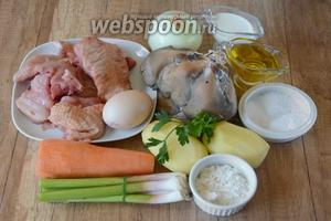 Для приготовления нам понадобится курица, морковь, картофель, вёшенки, лук зелёный, лук репчатый, укроп, петрушка, яйцо, кефир, мука, сахар, перец чёрный молотый, соль, разрыхлитель, масло подсолнечное.