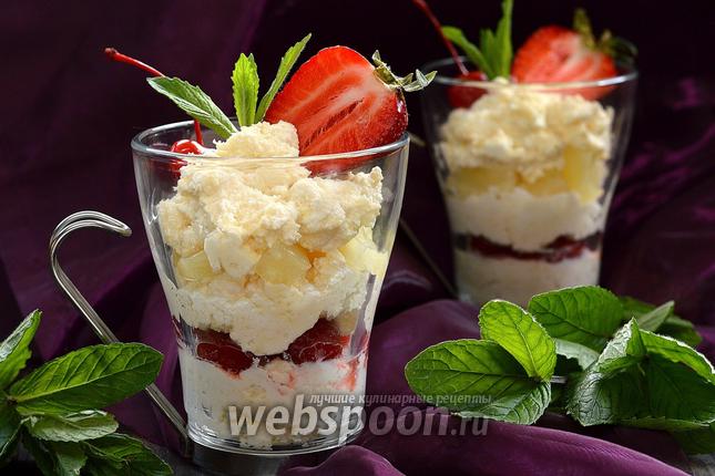 Фото Творожный десерт с ананасами и вишней