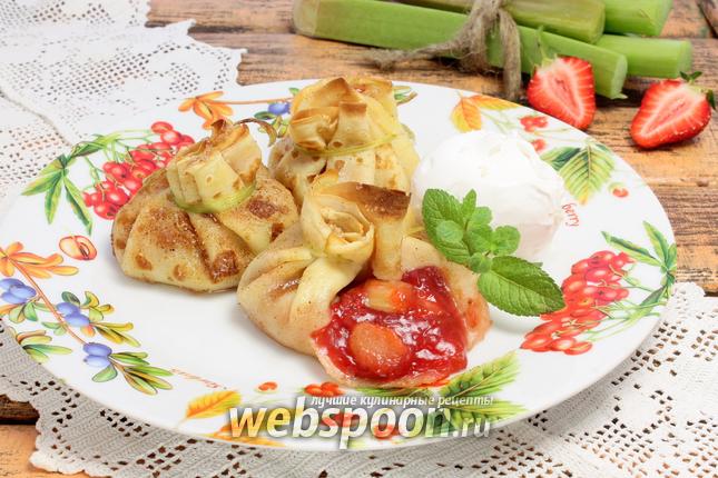 Фото Блины с клубникой и ревенем