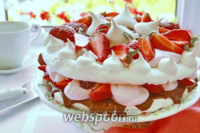 Фото Творожный торт с безе и клубникой
