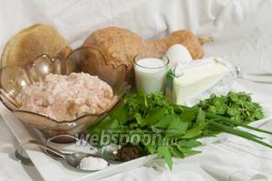 Возьмём для запеканки следующие продукты: фарш куриный, тыкву, листья молодого чистяка весеннего, зелёный лук, горный сельдерей, укроп, гусиное яйцо, соль, Мадрасский карри острый , белый хлеб, козье молоко.