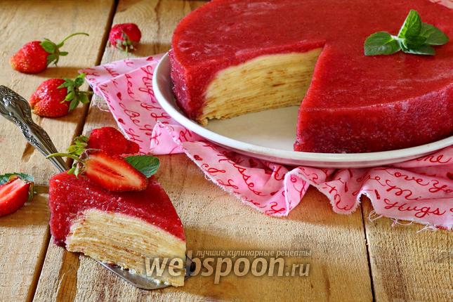 Фото Блинный торт с клубничным желе