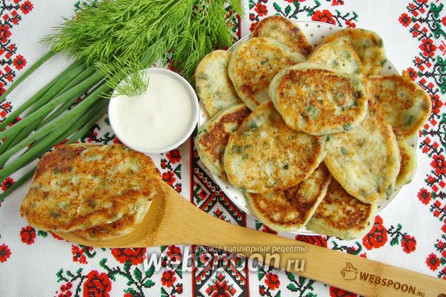 Фото Йогуртовые оладьи с творогом и зеленью