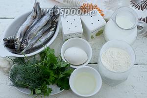 Возьмите такие продукты: мойву замороженную, молоко, муку, соль, перец чёрный молотый, укроп, петрушку, масло подсолнечное.