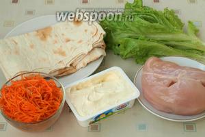 Для приготовления рулета нам понадобятся такие продукты: армянский лаваш, куриная грудка, морковь по-корейски, плавленый сливочный сыр и соль.