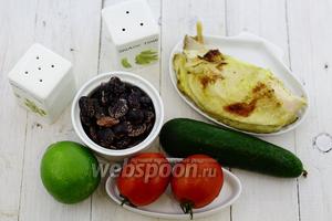 Возьмите такие продукты: чёрную фасоль, помидоры, огурцы, куриное филе, соль, перец молотый, сок лайма, масло подсолнечное.
