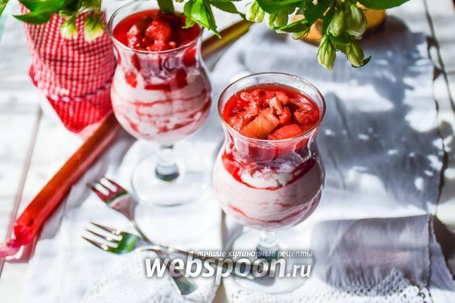 Фото Творожный, клубнично-ревеневый десерт