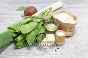 Подготавливаем необходимые продукты: муку, соль, перец, растительное и сливочное масло, шпинат, лук-порей и картофель.