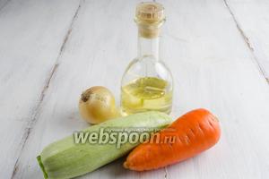 Чтобы приготовить овощной гарнир, нужно взять 2 небольших молодых кабачка, морковь, лук, масло подсолнечное, соль и сахар небольшими щепотками.