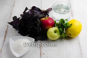 Чтобы приготовить напиток, нужно взять яблоки ароматных сортов, базилик, мяту, дольку лимона, горячую воду, сахар.