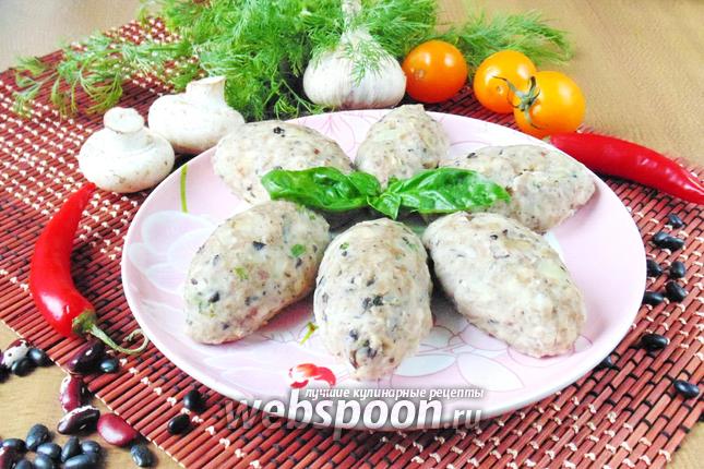 Фото Биточки из индейки с грибами и фасолью