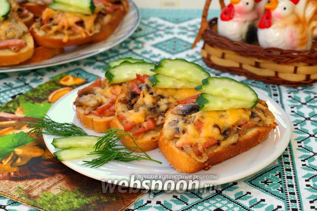 Фото Горячие бутерброды с колбасой и шампиньонами