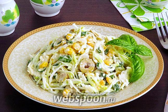 Фото Салат из капусты, адыгейского сыра и кукурузы