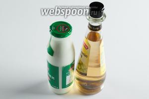 Маскарпоне можно отнести к сырам лишь с некоторым скрипом. В любом случае, он изготавливается не на сычужном ферменте, а только с закислителями растительного происхождения: с уксусной или лимонной кислотой. Ну, и основное сырьё — это сливки. Самые жирные сливки, которые только есть в вашем распоряжении.