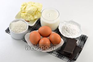 Для работы нам понадобится молоко, желтки, сахар, сливочное масло, чёрный шоколад, картофельный крахмал.
