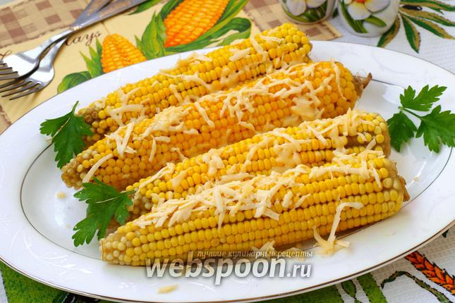 Фото Варёная кукуруза с маслом и сыром